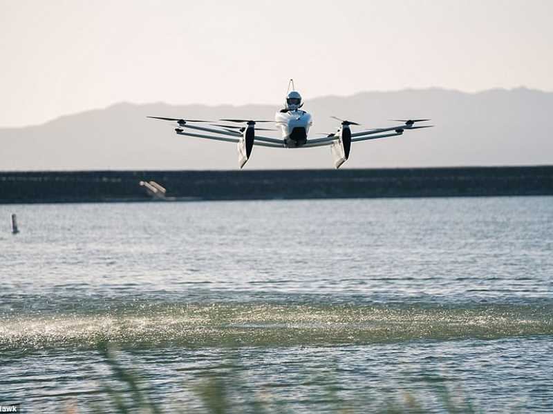 جمهور شركة لاري بايج على موعد مع مفاجأة جديدة... السماح للجمهور بقيادة سيارتها الطائرة